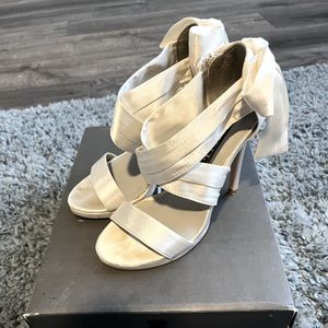 Vera wang wedding heels